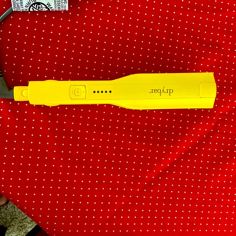 Excellent barely used condition- Full size drybar Tress Press tool.